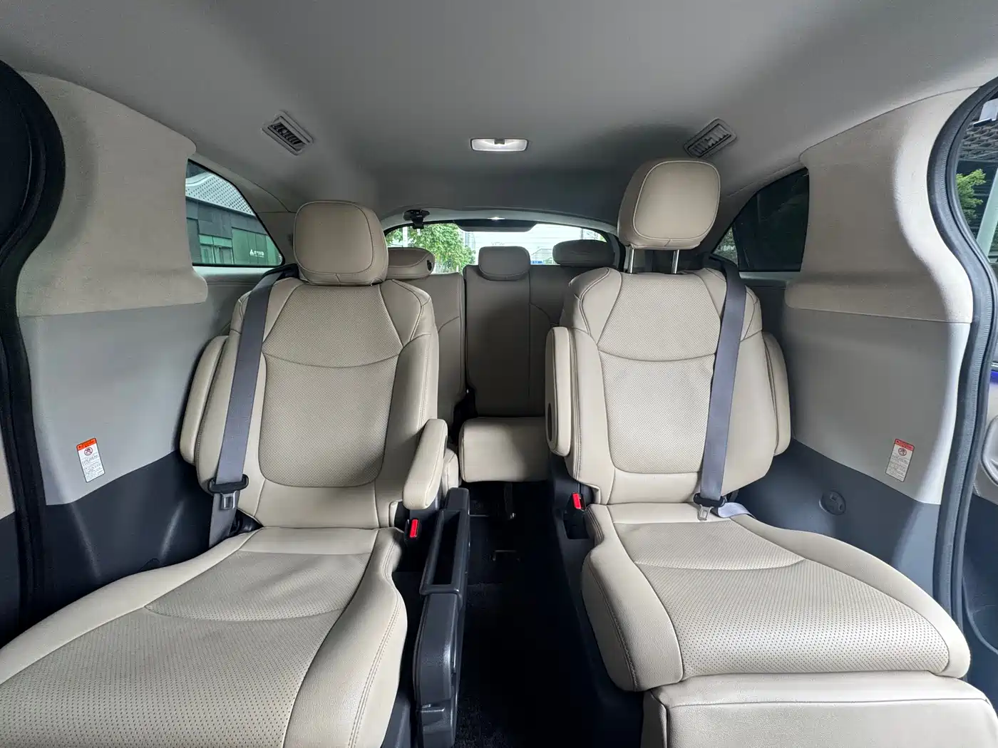 Toyota Granvia 2023 2.5L Hybrid Comfort Edition фото 15