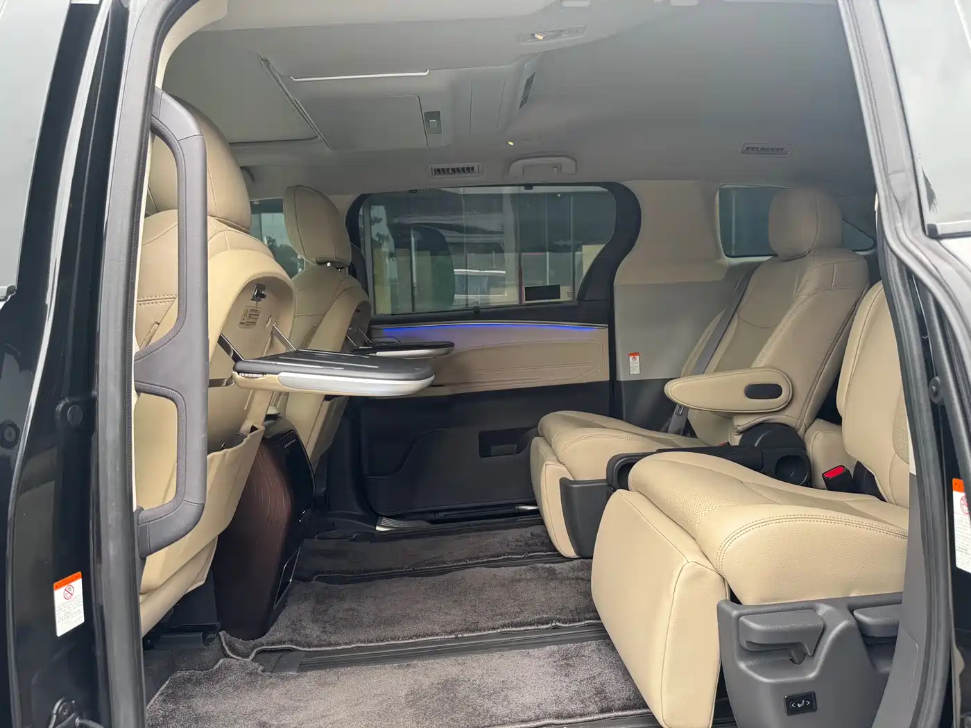 Toyota Granvia 2023 2.5L Hybrid Comfort Edition фото 14