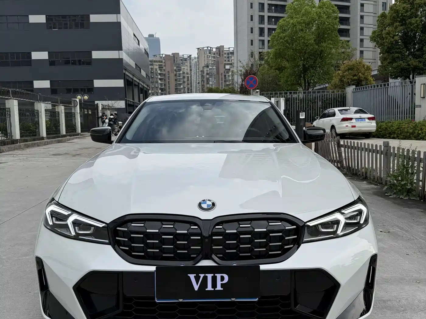 BMW 3 Series 2024 325Li M Sport Shadowline Package фото 2