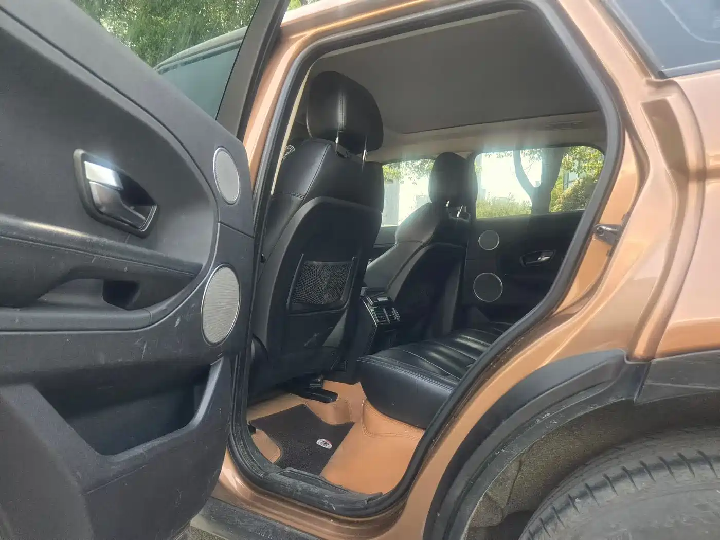 Land Rover Range Rover Evoque 2015 2.0T 5-Door Intelligent Edition фото 6