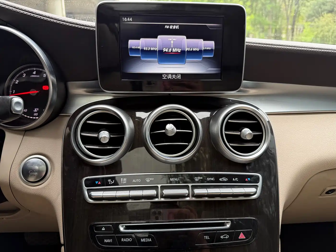 Mercedes-Benz GLC 2016 GLC 260 4MATIC Luxury фото 9