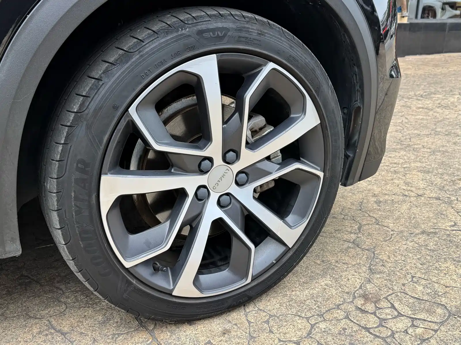 Фото 4 - Lynk & Co 05