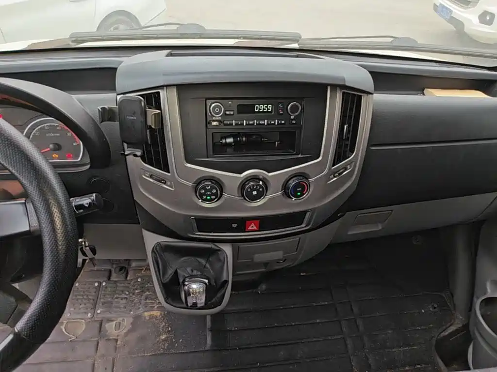 Dongfeng Yufeng Yufeng 2021 2020 2.3T Economy Logistics Vehicle Long Wheelbase High Roof 5-9 Seats WP2.3
