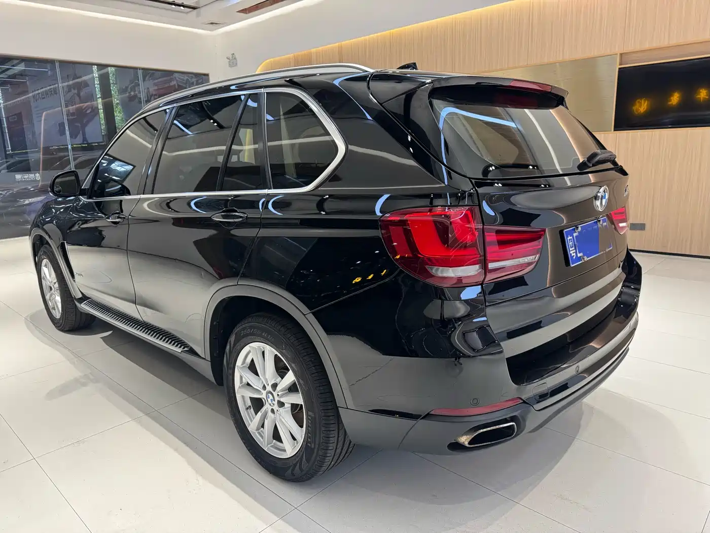 BMW X5 (Import) 2018 xDrive35i Elegant Model фото 4