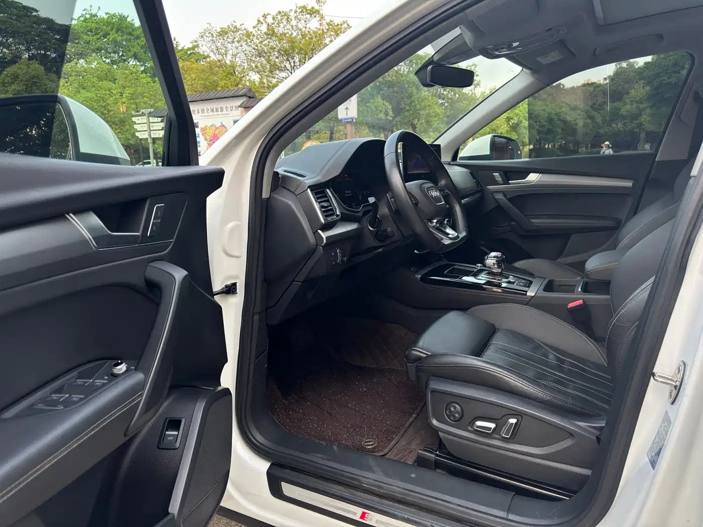 Audi Q5L 2023 40T Ice & Snow Sport Edition фото 4