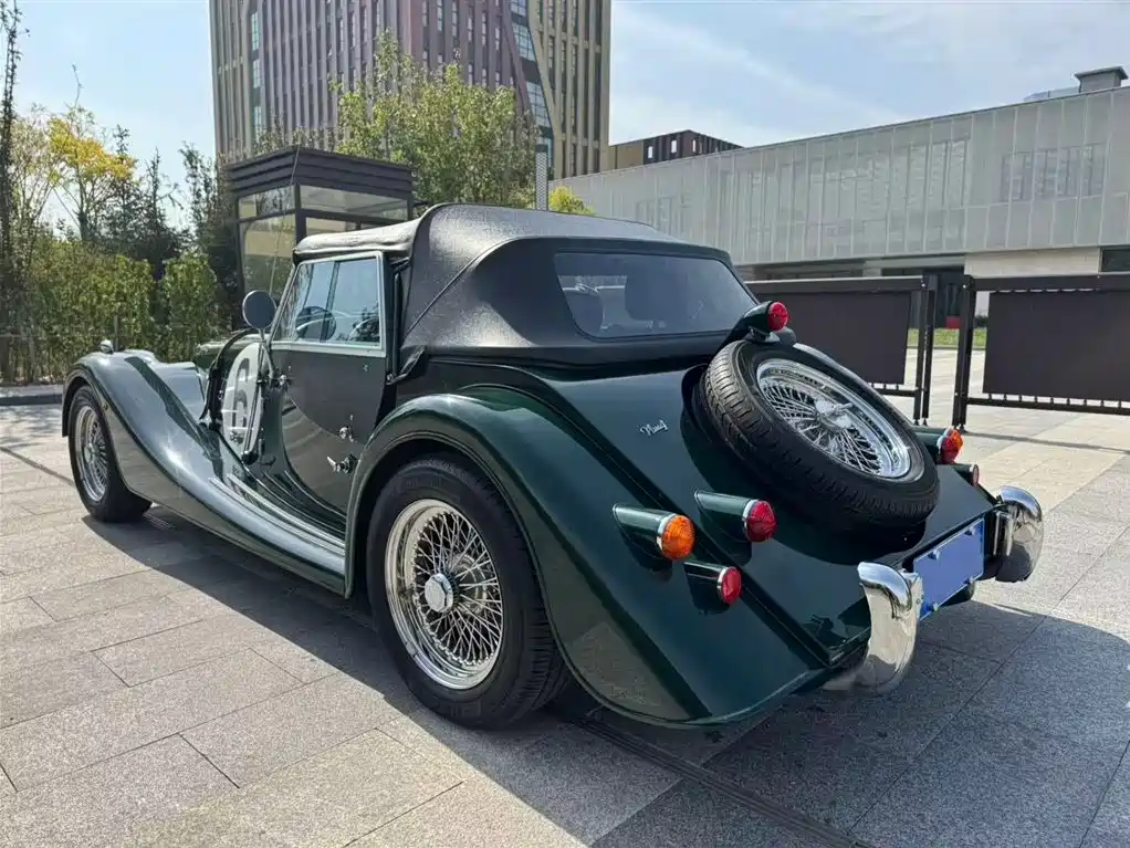 Morgan Plus 4 2013 2.0L Sport 2-seater фото 6