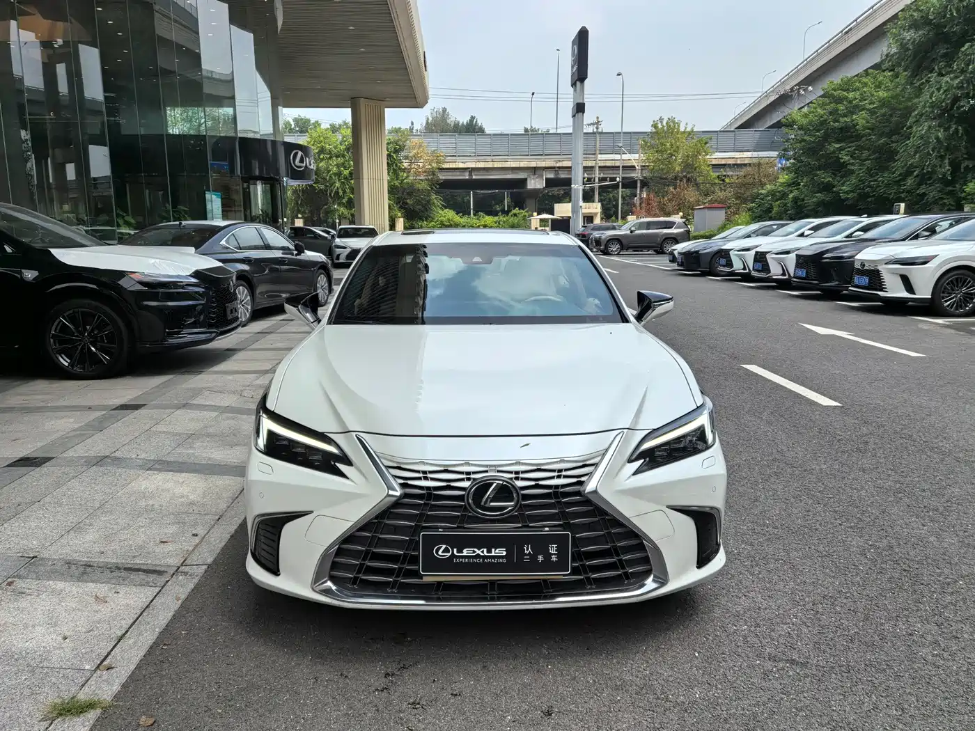Lexus ES 2025 2025 300h Ultimate Edition