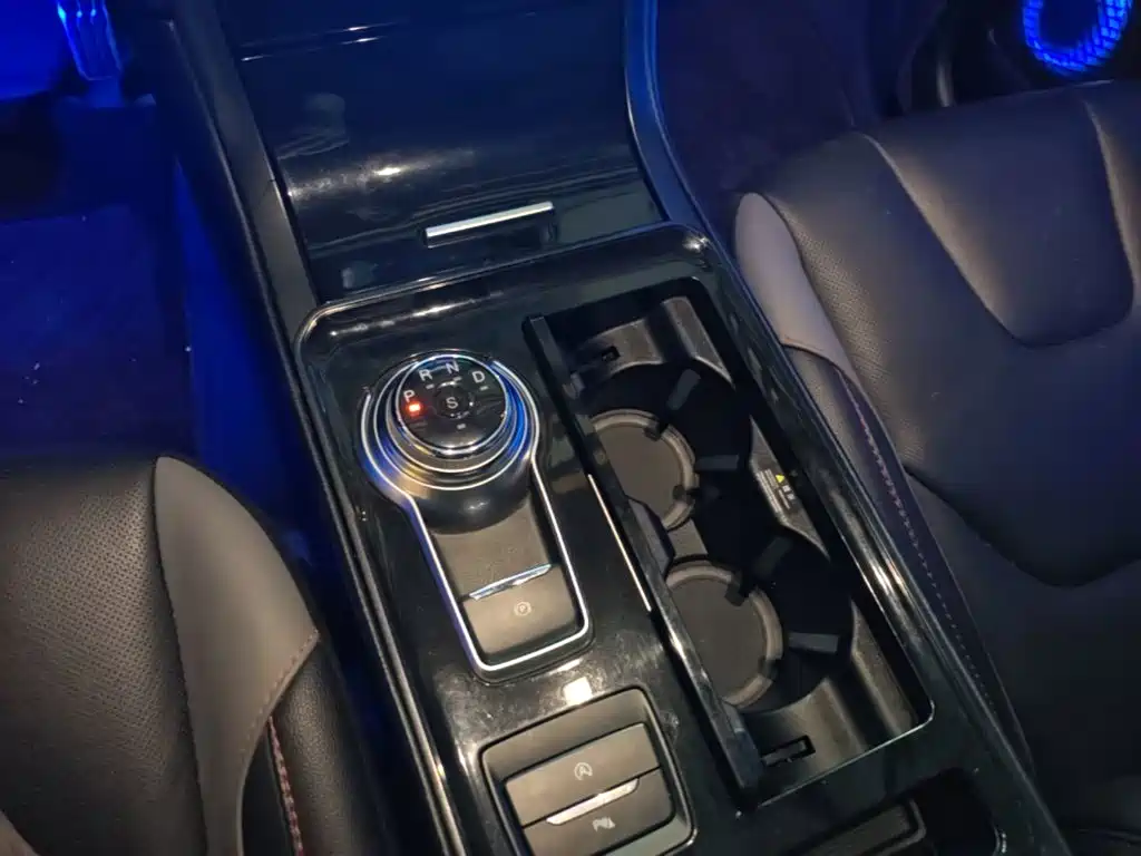 Фото 14 - Ford Edge