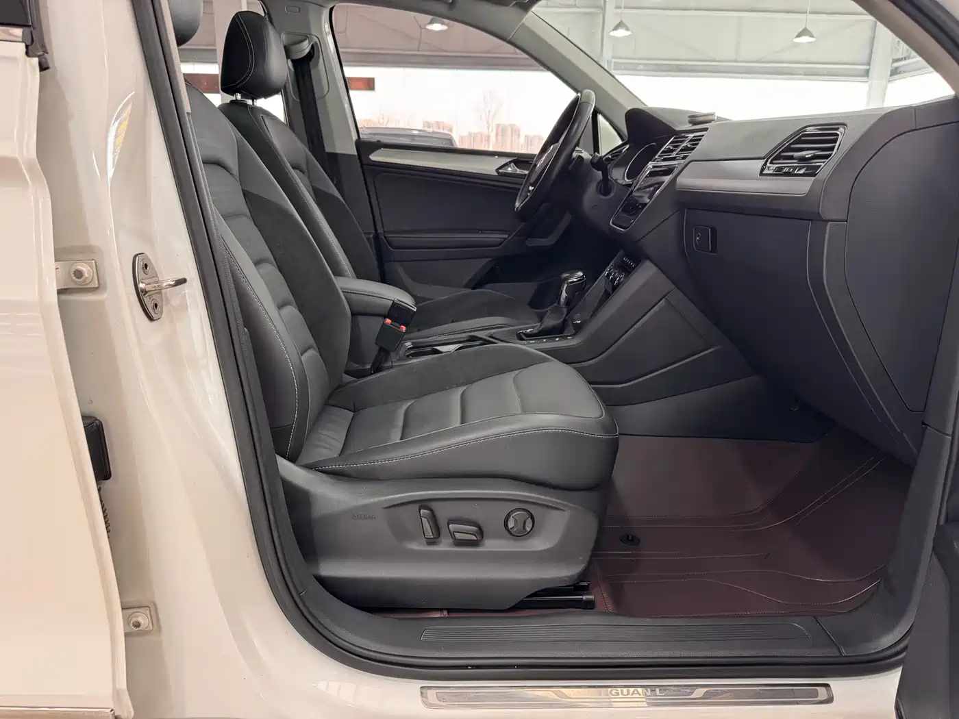 Volkswagen Tiguan L 2019 330TSI Automatic 2WD Smart Luxury Edition China VI фото 20