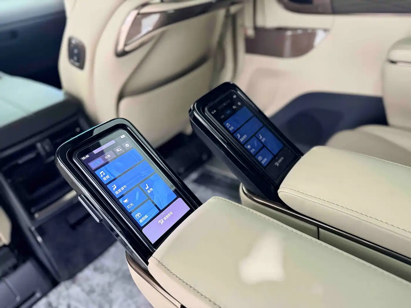 Toyota Alphard 2024 Hybrid 2.5L Ultimate Enjoyment Edition фото 7
