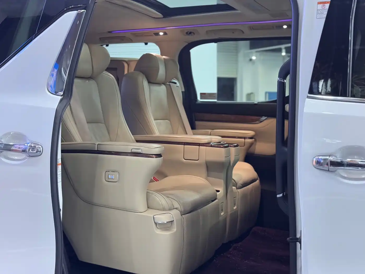 Toyota Alphard 2018 3.5L Premium фото 11
