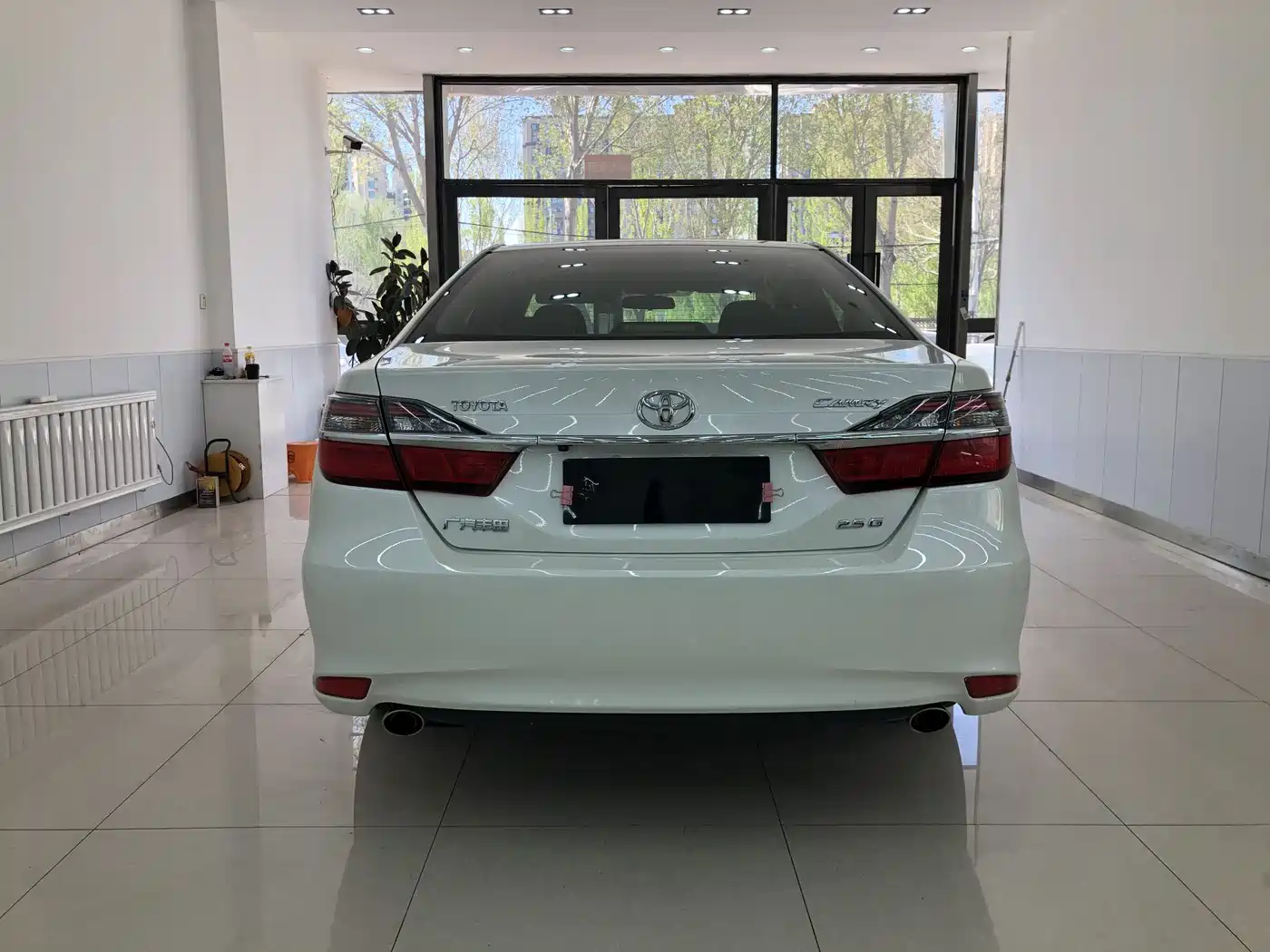 Toyota Camry 2015 2.5G Luxury Navigation Edition фото 25