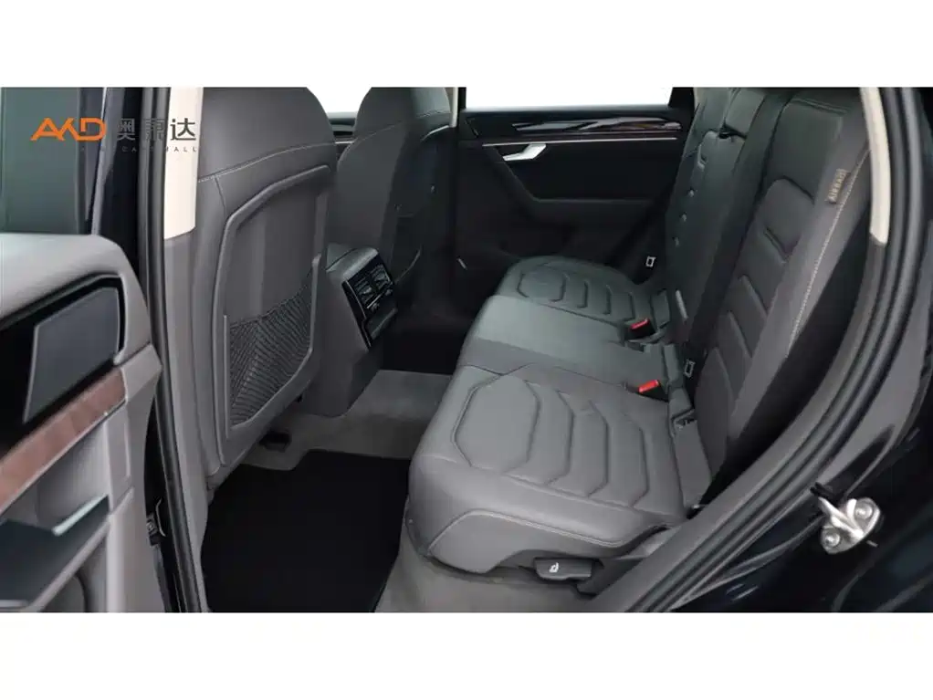 Volkswagen Touareg 2021 3.0TSI Sharp Edition with Gloss Black Sports Package фото 7