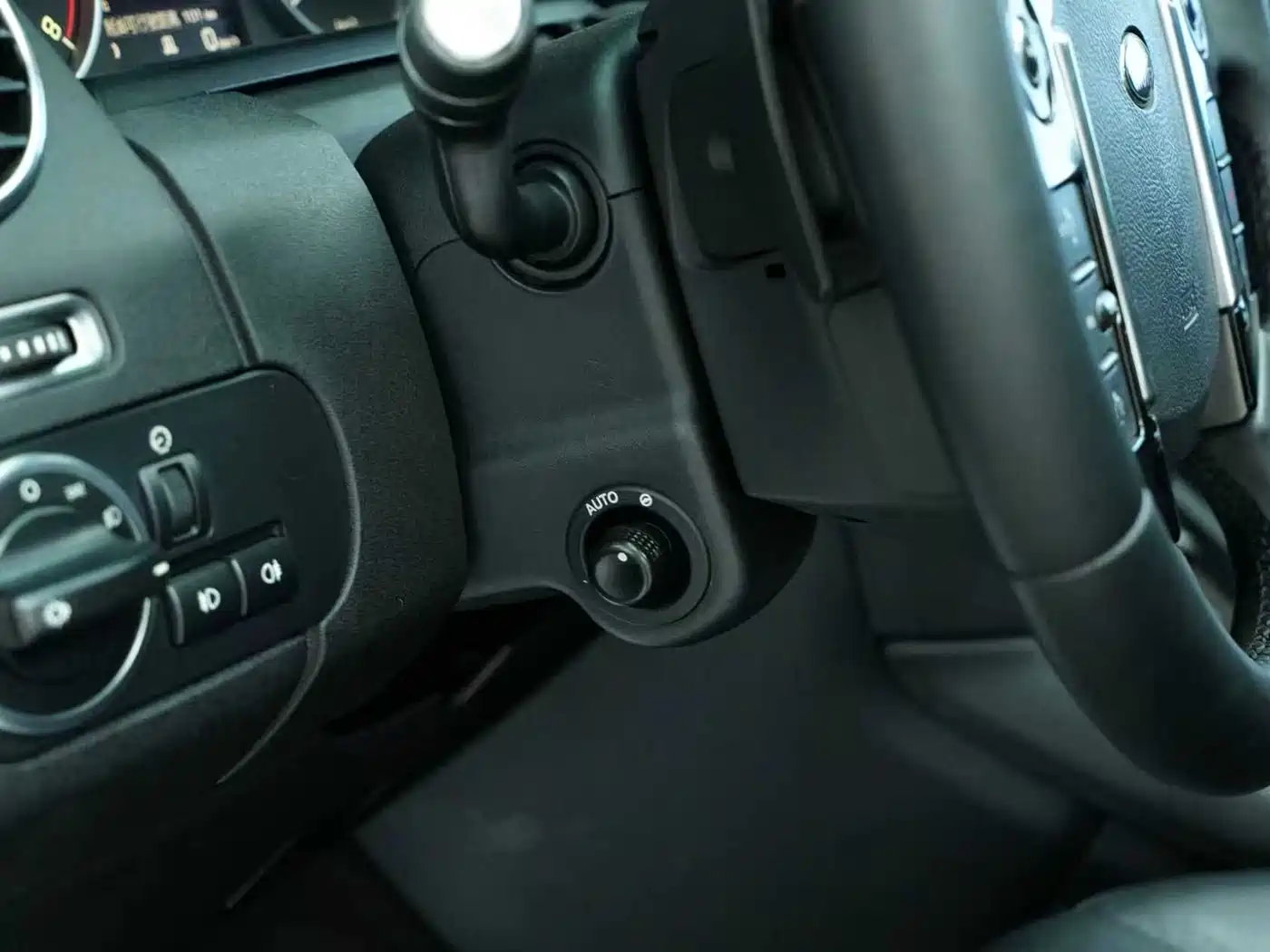 Land Rover Discovery 2014 3.0 SC V6 HSE фото 15