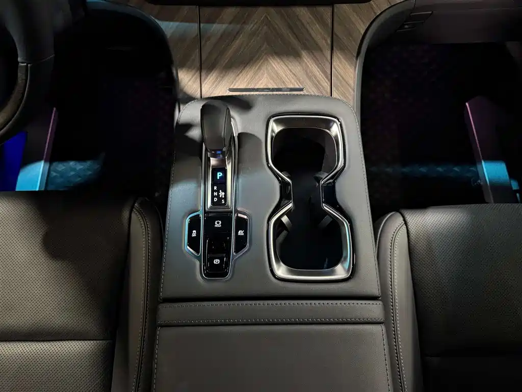 Lexus LM 2023 350h 7-Seater Elegance Edition фото 20