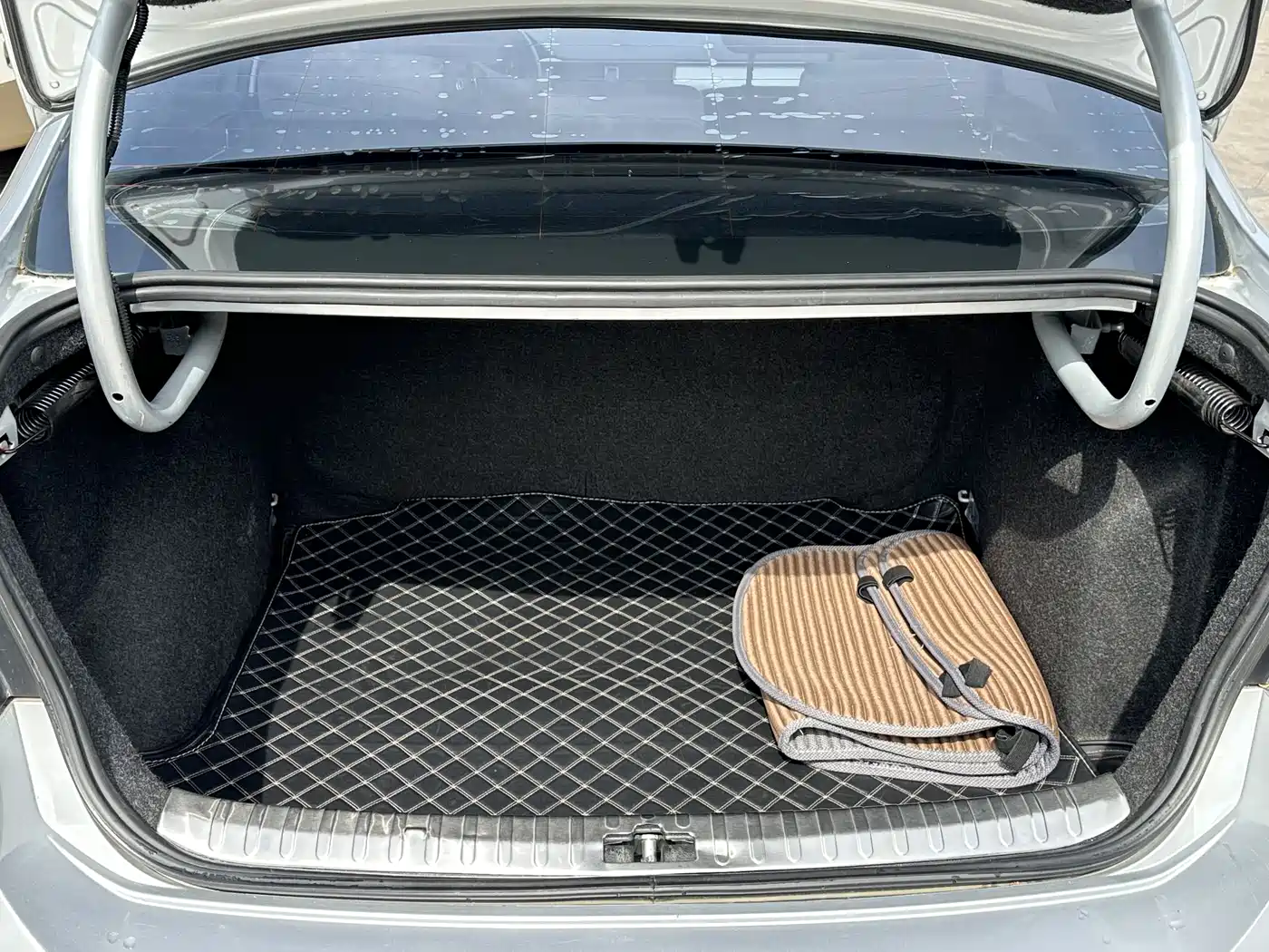 Volkswagen Bora 2014 1.6L Manual Fashion фото 14