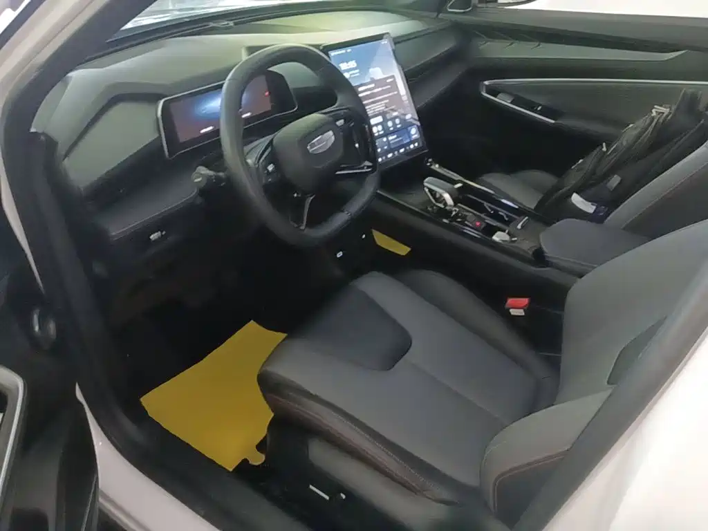 Photo 15 - Geely Atlas