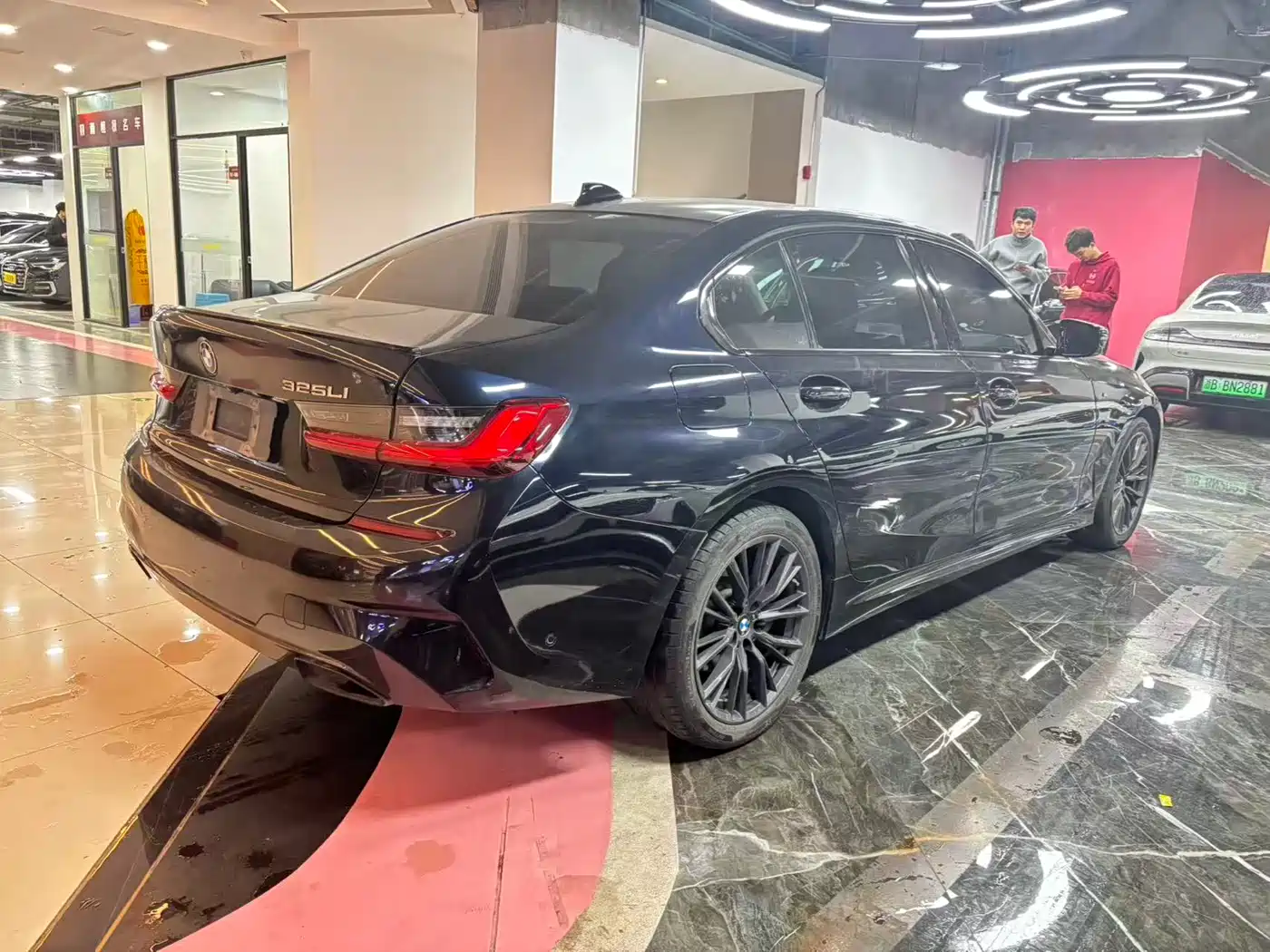 BMW 3 Series 2022 325i M Sport Shadow Edition фото 16