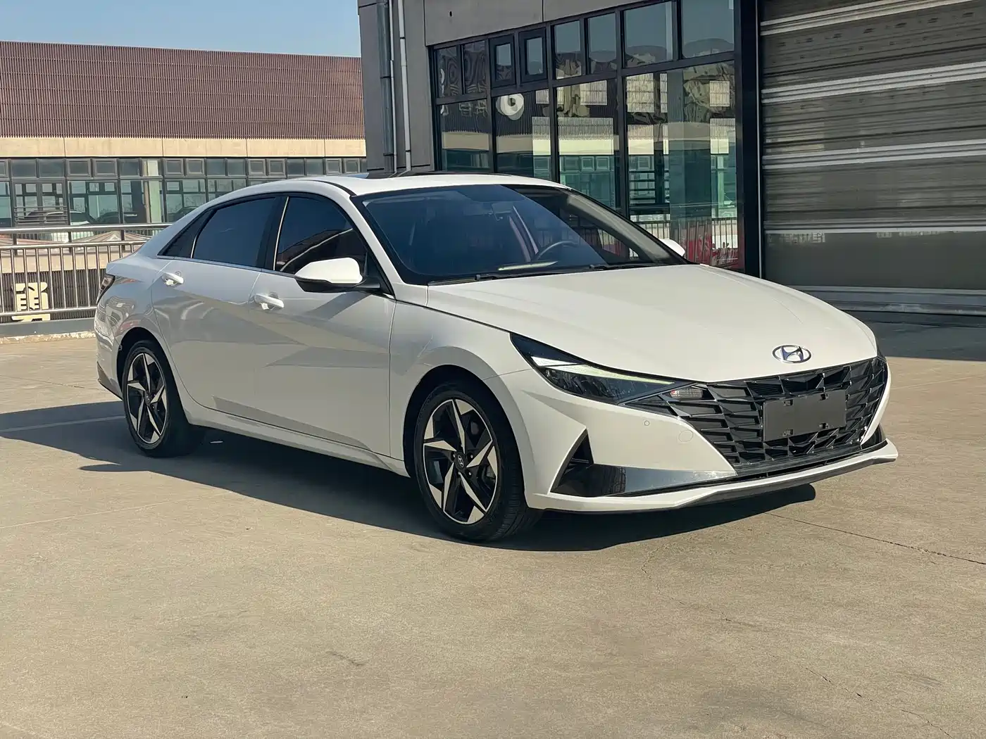 Hyundai Elantra 2021 1.5L CVT GLX Elite Edition фото 3