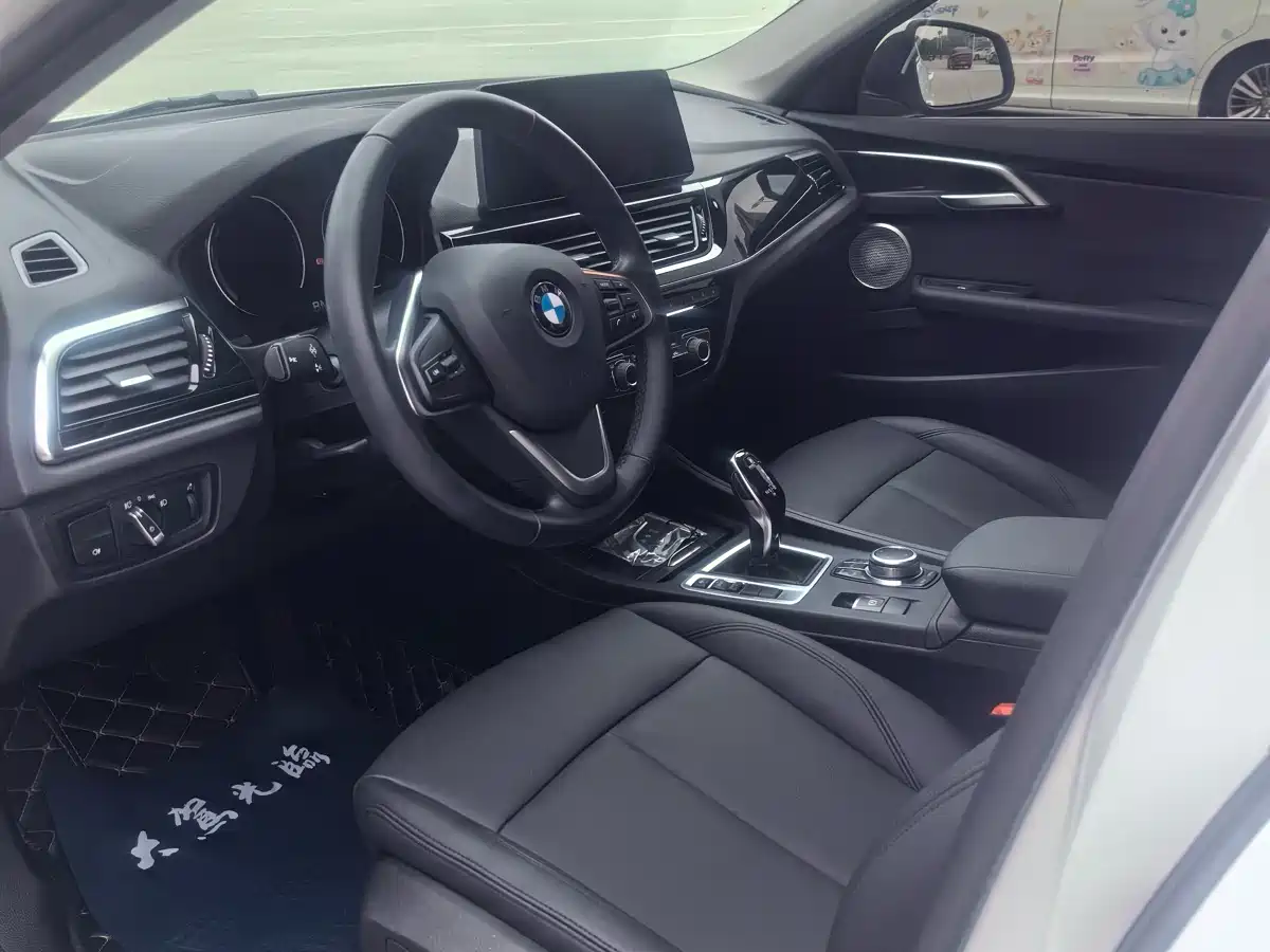 BMW 1 Series 2023 120i M Sport фото 7