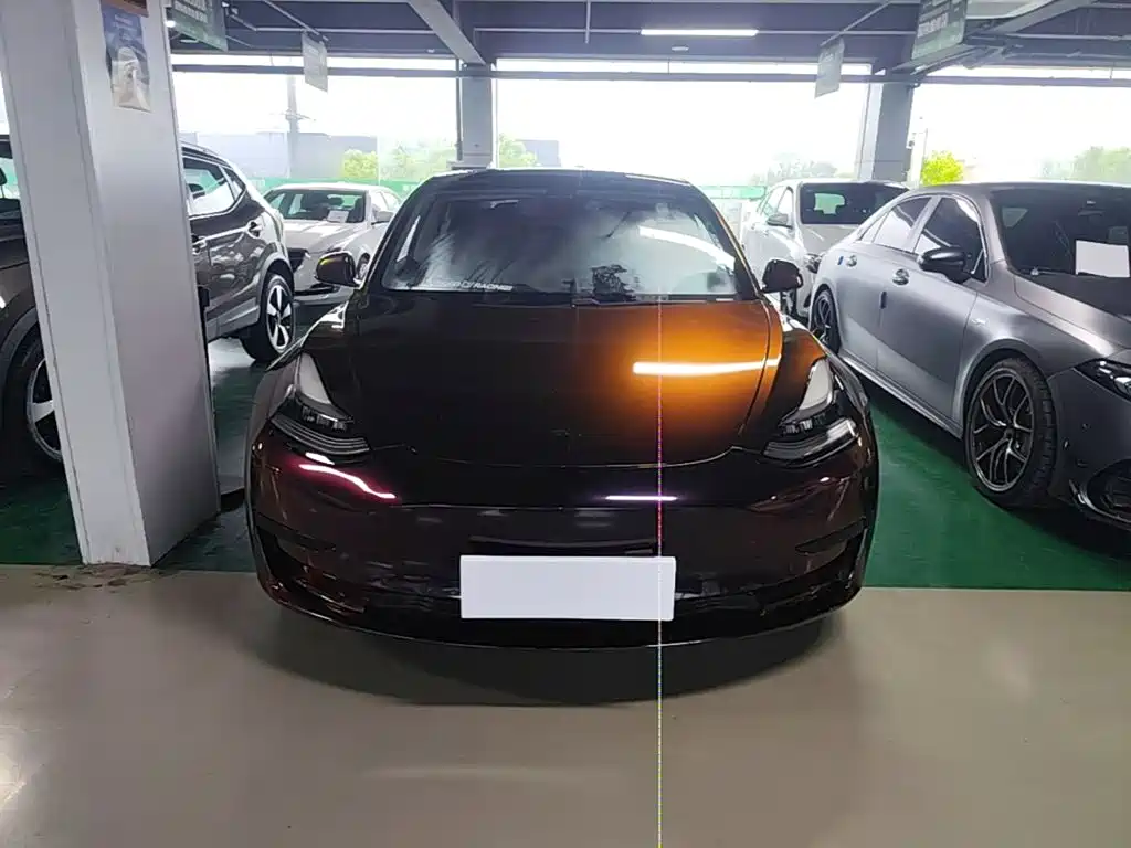 Фото 3 - Tesla Model 3
