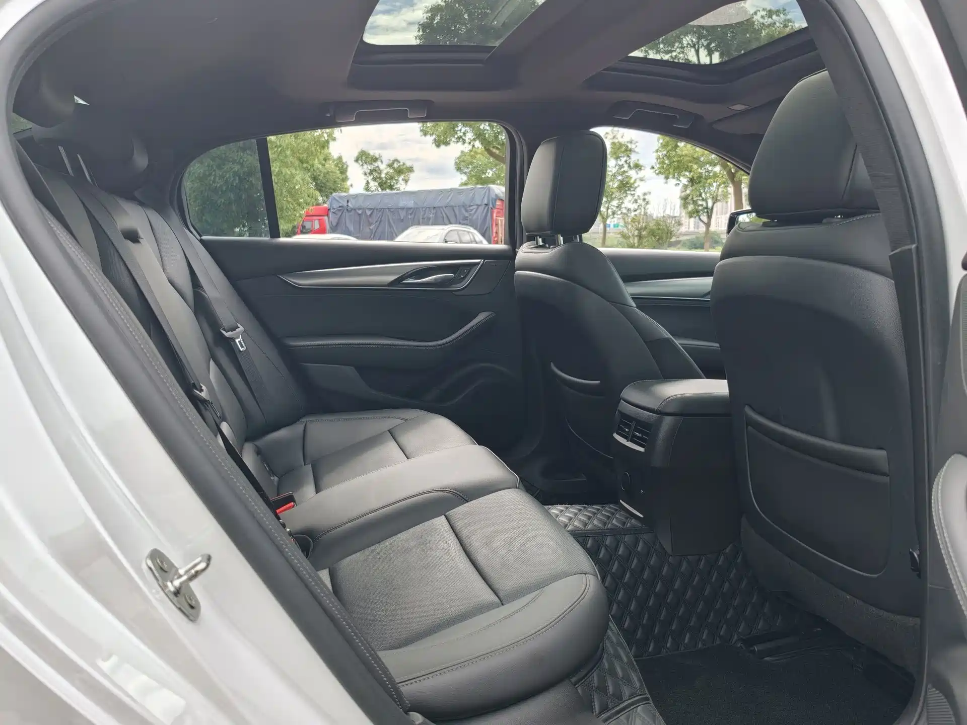 Фото 24 - Cadillac CT5
