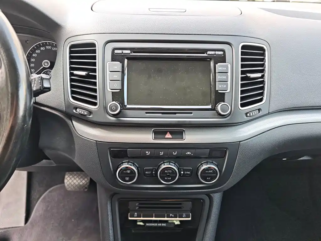 Volkswagen Sharan 2014 2013 1.8TSI Standard