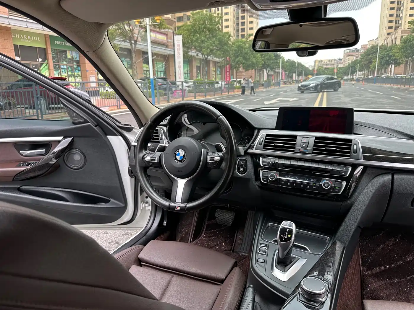 BMW 3 Series 2018 320Li M Sport Black Night Edition фото 19