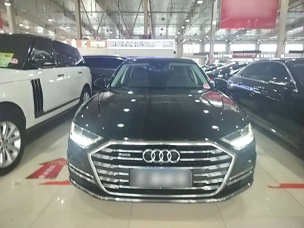 Фото 3 - Audi A8