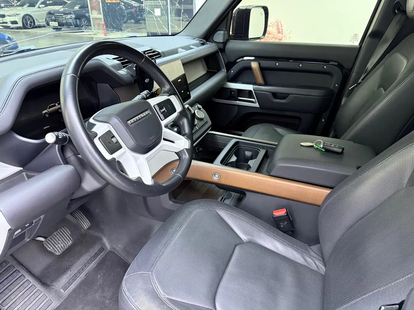 Land Rover Defender 2023 Model 110 3.0T P400 X-DYNAMIC HSE фото 12