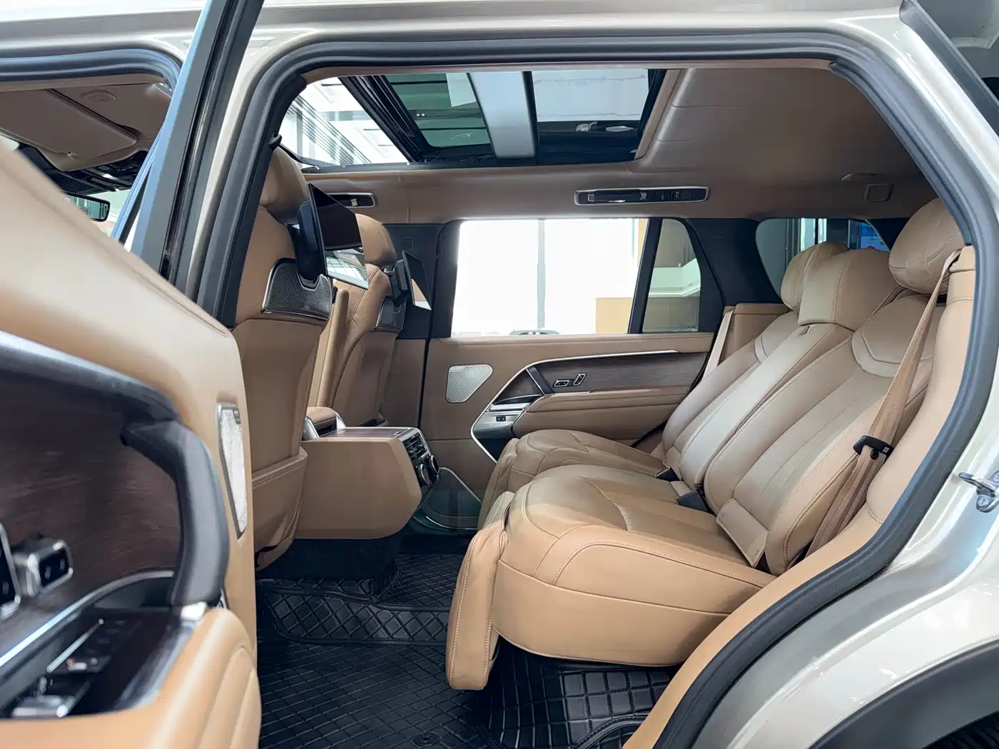 Land Rover Range Rover 2024 3.0 L6 400PS Exemplary Extended фото 7