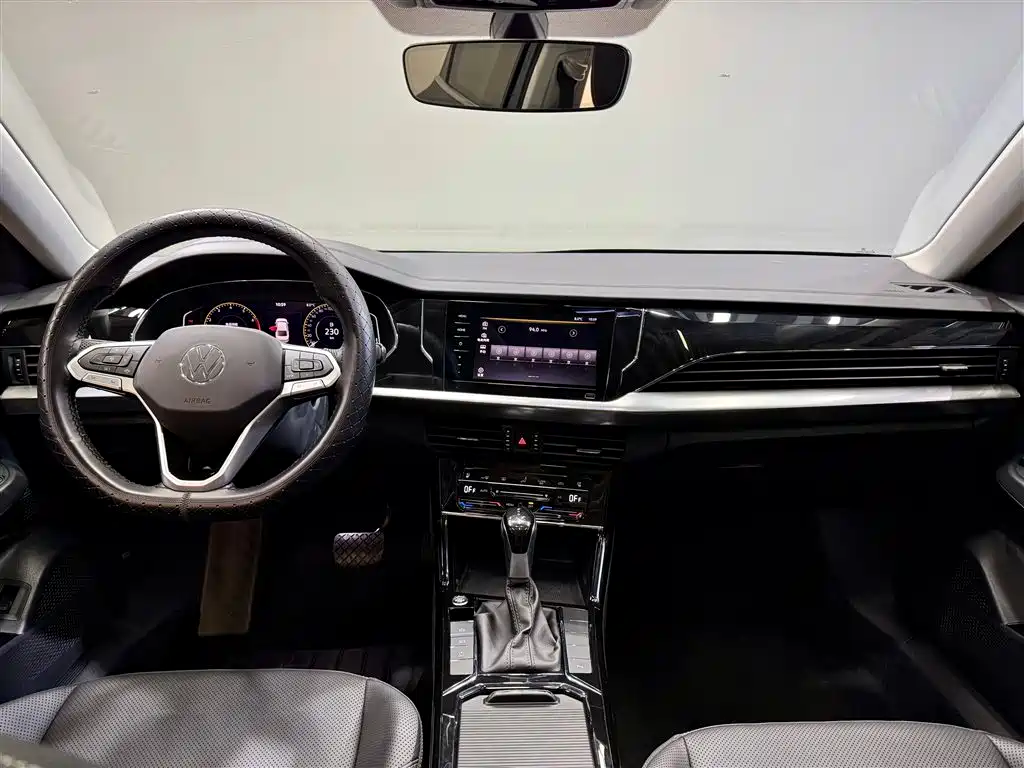 Volkswagen Passat 2025 Outstanding 330TSI Elite Edition фото 15