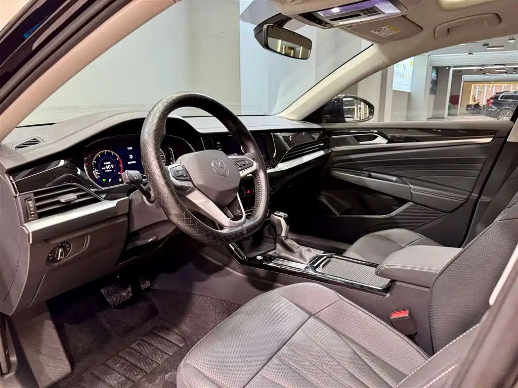 Volkswagen Passat 2025 Outstanding 330TSI Elite Edition фото 27