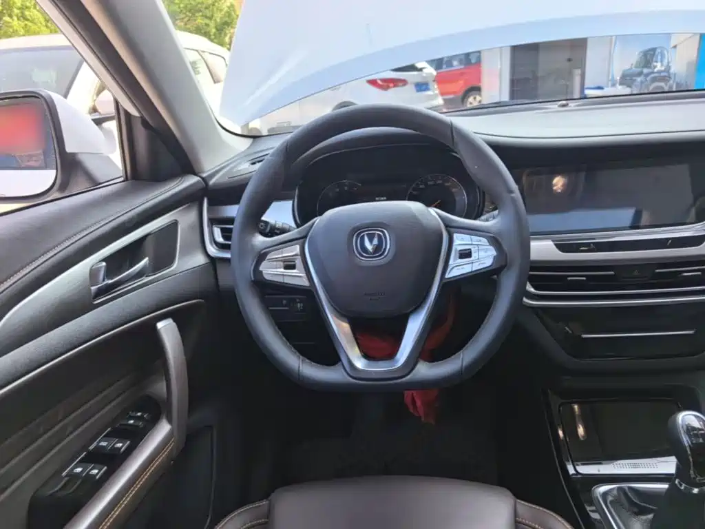 Changan CS35 PLUS 2018 2018 1.6L Manual Smooth Connect China V