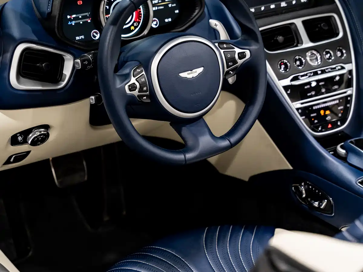 Фото 7 - Aston Martin DB11
