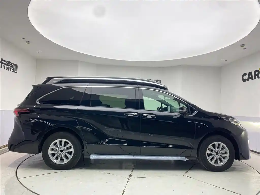 Toyota Granvia 2024 2.5L Hybrid Comfort фото 5