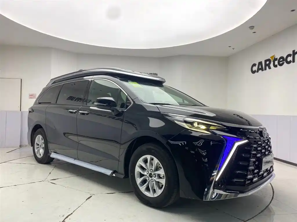 Toyota Granvia 2024 2.5L Hybrid Comfort фото 3