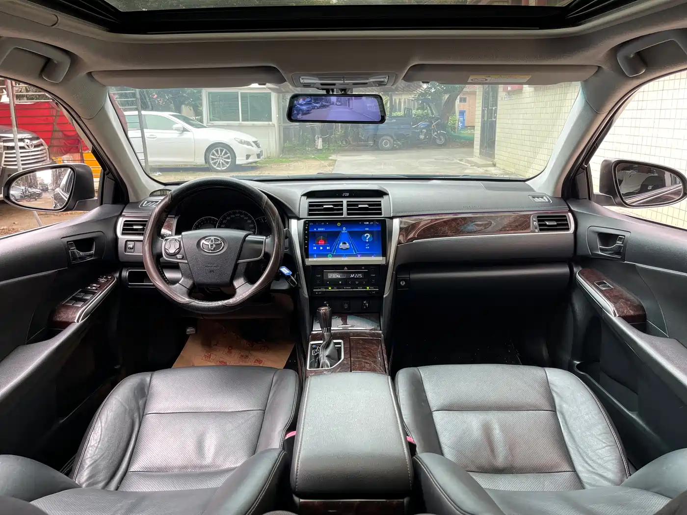 Toyota Camry 2016 2.0G 10th Anniversary Leading Edition фото 9
