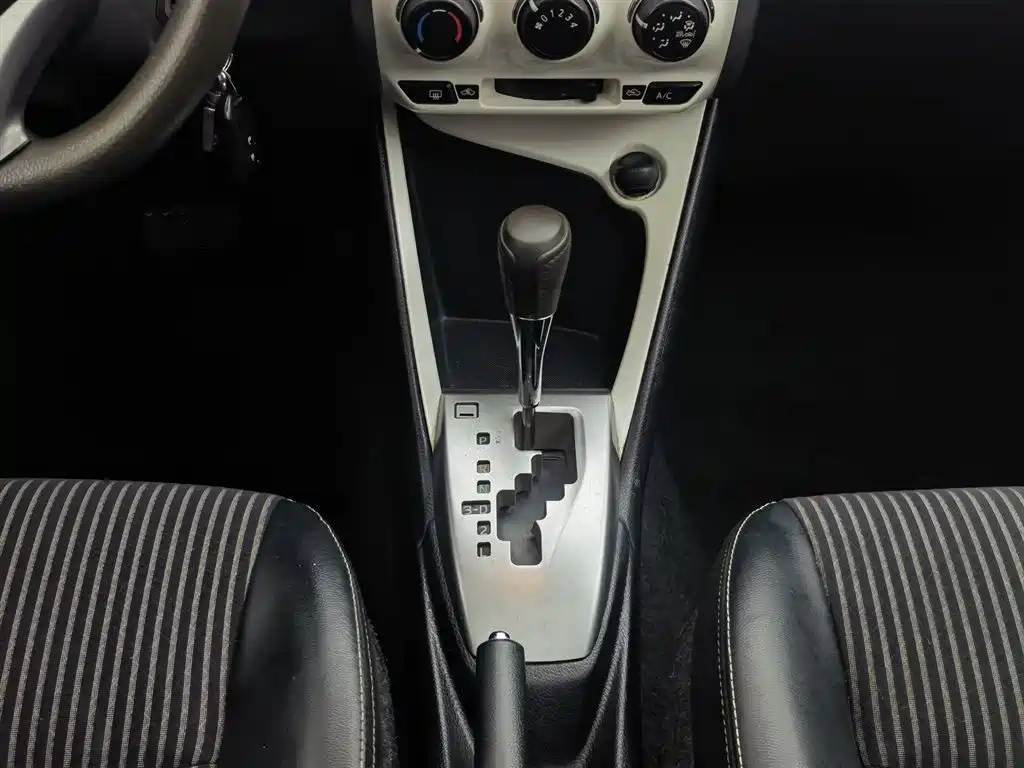 Toyota YARiS L Zhi Xuan 2015 1.5G Auto Sunroof Special Edition фото 13