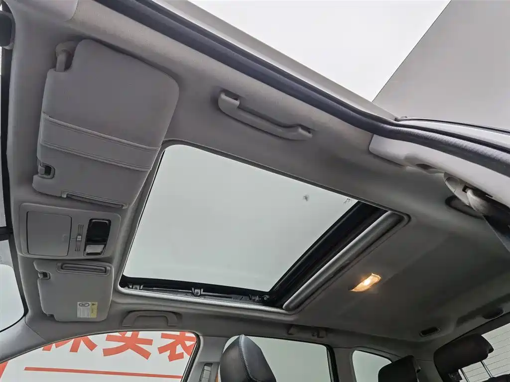 Subaru Forester 2016 2.0i Fashion Navigation Edition фото 14