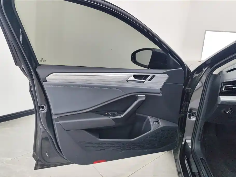 Volkswagen Sagitar 2025 300TSI DSG Surpass Edition фото 7