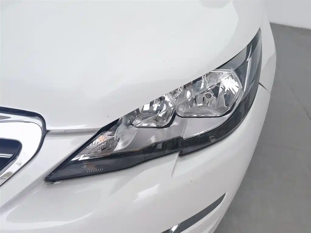 Peugeot 308S 2015 1.2T Auto Dynamic Edition фото 7