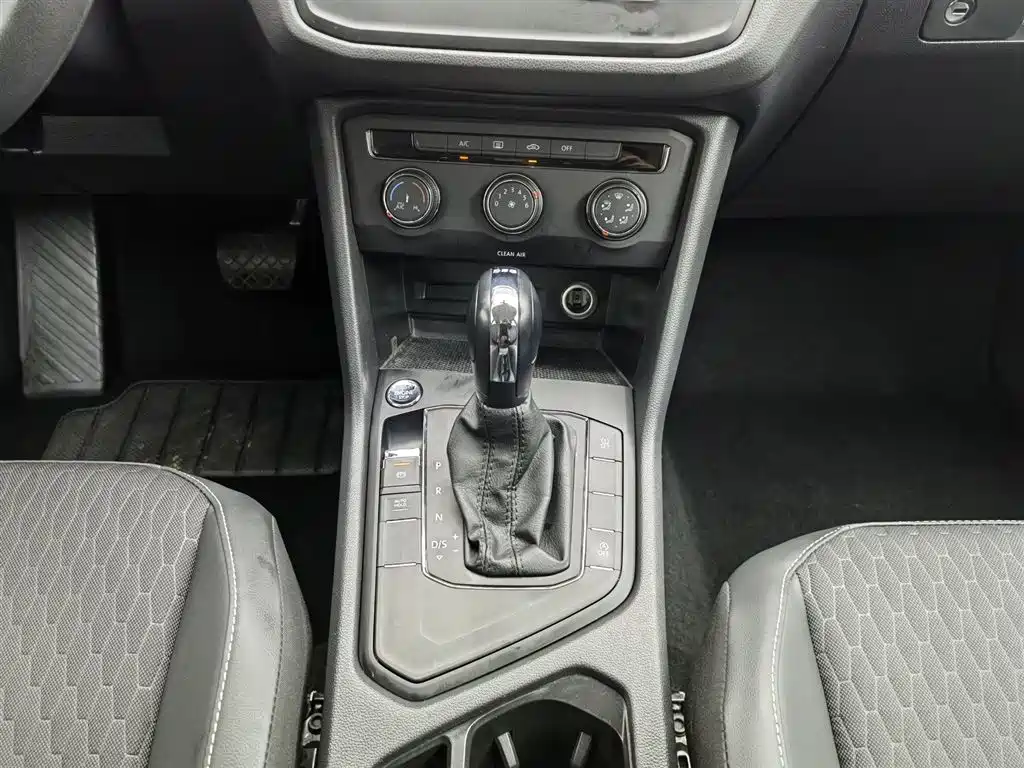 Volkswagen Tiguan L 2018 330TSI Automatic 2WD Trend Edition фото 13