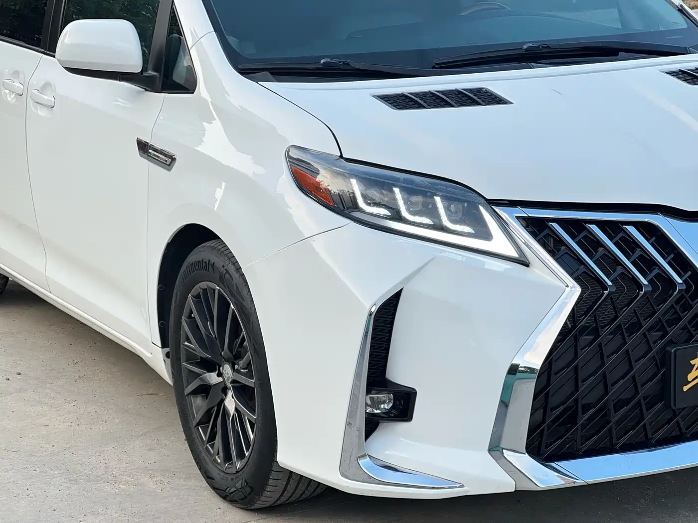 Toyota Sienna 2015 3.5L 2WD LE фото 5