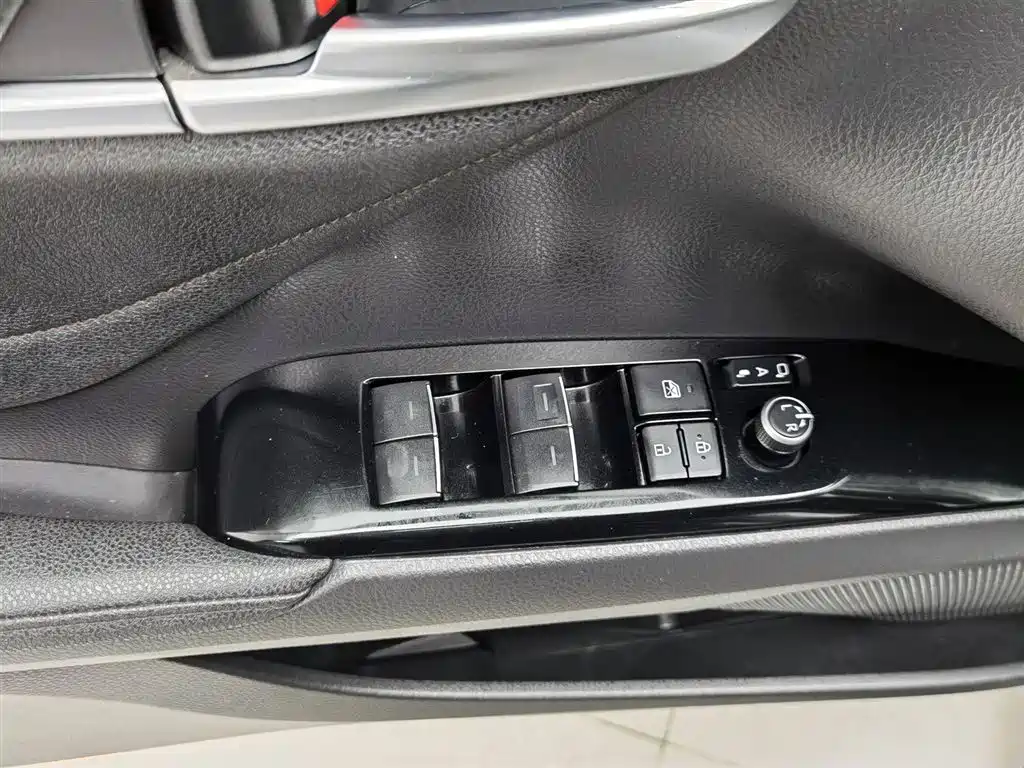 Toyota Camry 2021 2.0G Luxury Edition фото 9
