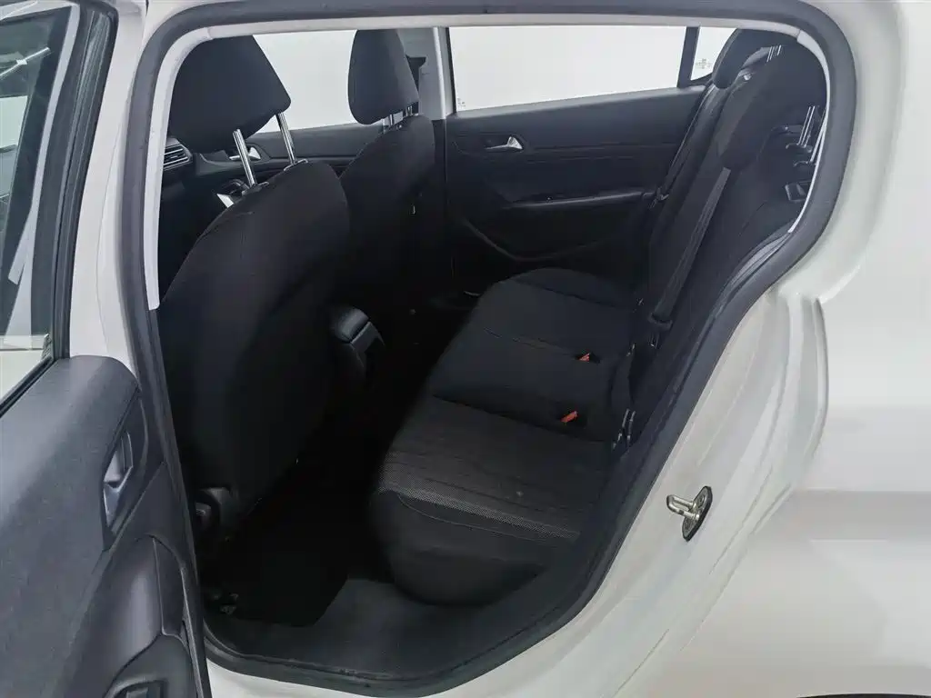 Peugeot 308S 2015 1.2T Auto Dynamic Edition фото 15