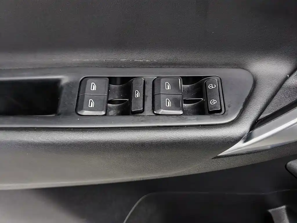 Фото 9 - Geely Boyue