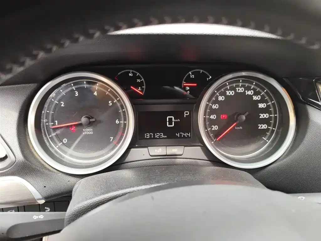 Peugeot 408 2015 Model 1.2T Automatic Luxury Edition фото 7