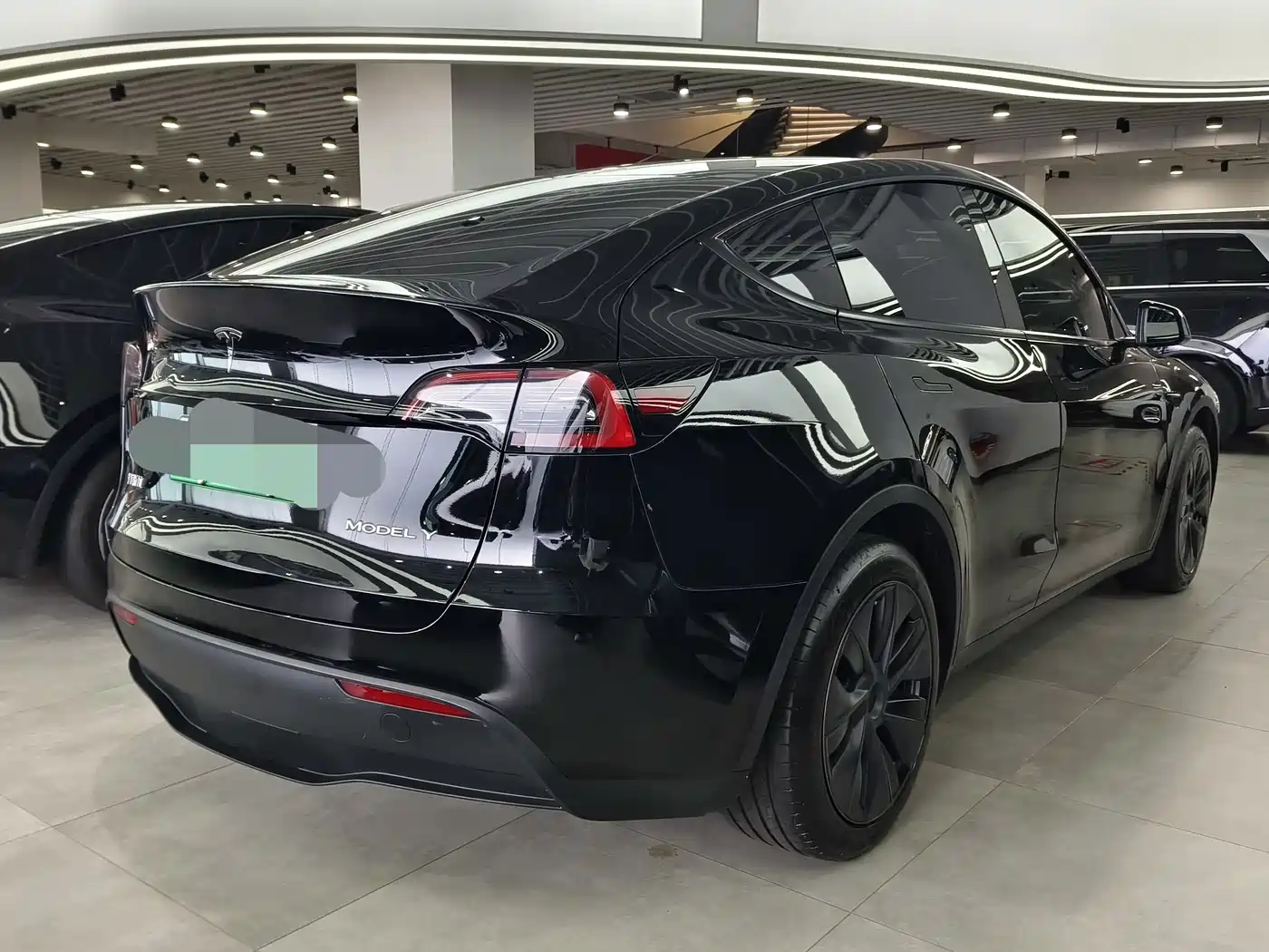 TESLA MODEL Y