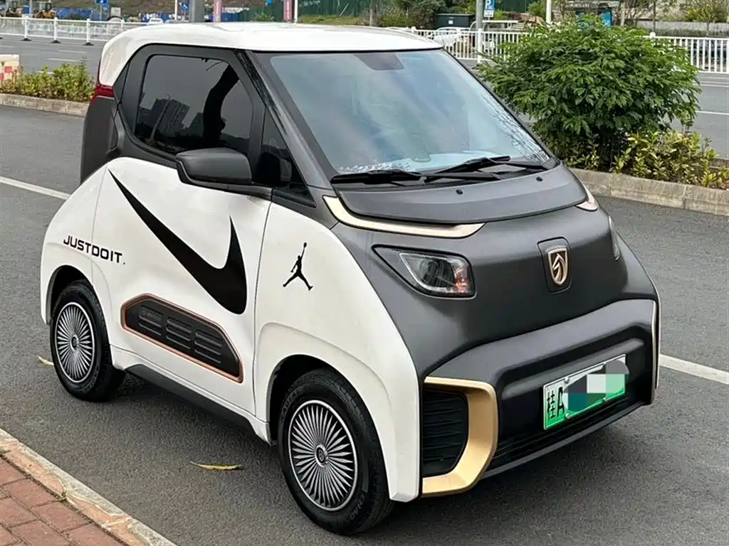 BAOJUN E200